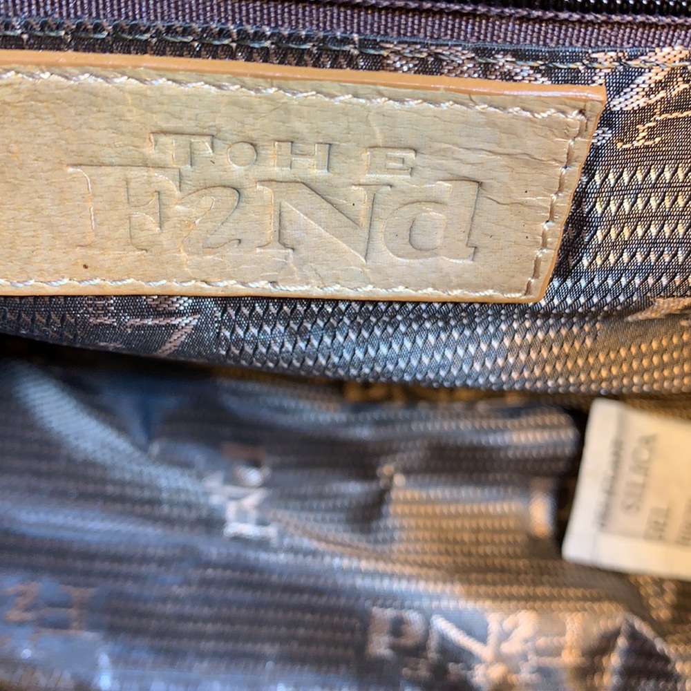 The FIND Leather satchel w/flower motif, gorgeous - Picture 12 of 16